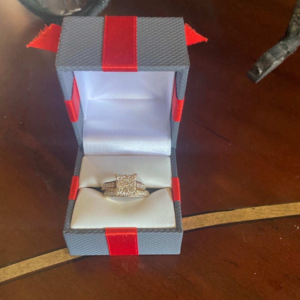 Beautiful engagement ring set